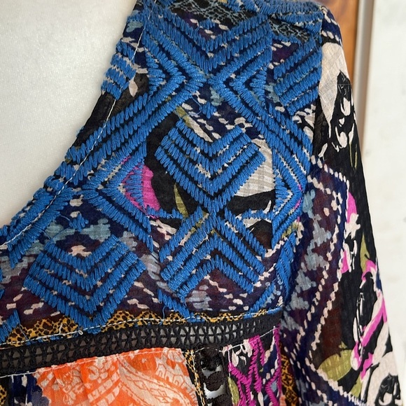 Anthropologie Vanessa Virginia Tribal Global Print Lace Top 3/4 sleeve 8 - Picture 3 of 11